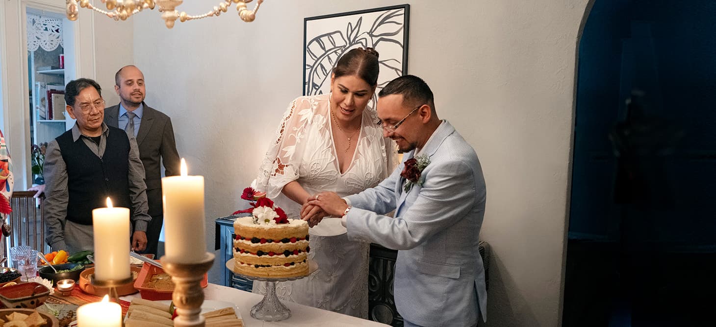 D’Eva is cutting cake with Arturo.